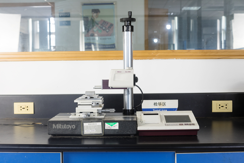 أداة قياس السطح الخشنة